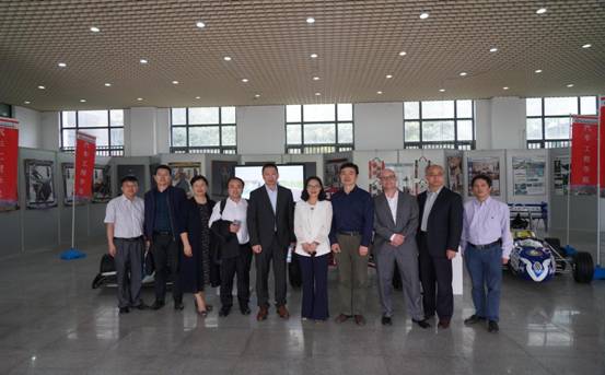 1557902738133626.jpg 3.合影留念